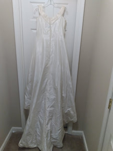 Demetrios '126-1236' wedding dress size-16 PREOWNED