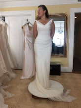 Load image into Gallery viewer, LE SPOSE DI GIO &#39;P12&#39; wedding dress size-08 PREOWNED
