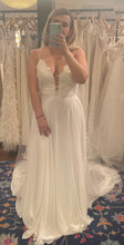 Load image into Gallery viewer, Truvelle &#39;Andrea&#39; wedding dress size-10 NEW
