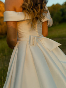 Nicole Milano 'Collete' wedding dress size-06 PREOWNED
