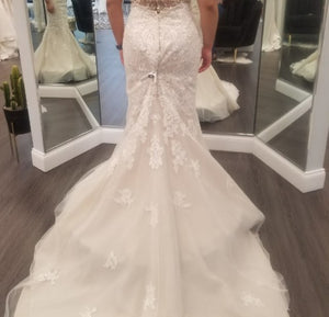 Stella York '6435' size 8 new wedding dress back view on bride