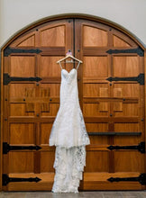 Load image into Gallery viewer, Essense of Australia &#39;D2109&#39; wedding dress size-00 PREOWNED
