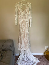 Load image into Gallery viewer, Dreamers and Lovers &#39;Violetta&#39; wedding dress size-02 NEW
