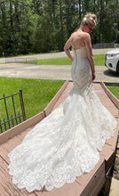 Load image into Gallery viewer, Enzoani &#39;Dakota&#39; wedding dress size-02 PREOWNED
