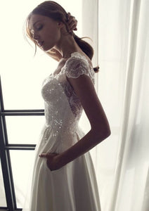 Riki Dalal 'Camil' size 4 used wedding dress side view on model