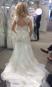 David's Bridal 'WG3640' wedding dress size-10 PREOWNED