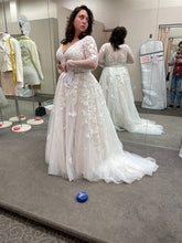 Load image into Gallery viewer, Galina Signature &#39;SWG820&#39; wedding dress size-18W PREOWNED
