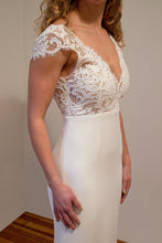 Load image into Gallery viewer, Anais Anette &#39;Annalise&#39; wedding dress size-02 PREOWNED
