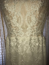 Load image into Gallery viewer, Ines Di Santo &#39;Madrid&#39; size 6 new wedding dress close up front view

