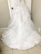Load image into Gallery viewer, Alfred Angelo &#39;Sapphire&#39; size 4 sample wedding dress back view of dress
