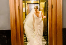 Load image into Gallery viewer, Oscar de la Renta &#39;Landon&#39; size 8 used wedding dress front view on bride
