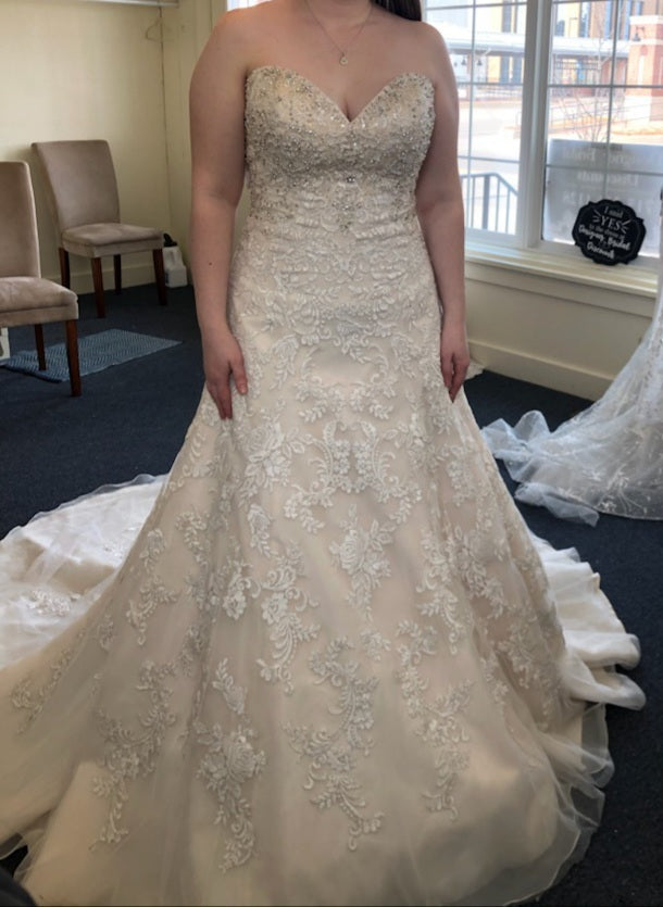 Allure Bridals '9420' wedding dress size-06 SAMPLE