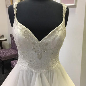 Essense of Australia 'D2073' wedding dress size-08 SAMPLE