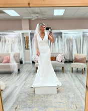 Load image into Gallery viewer, Justin Alexander &#39;88200 Campbell&#39; wedding dress size-08 NEW

