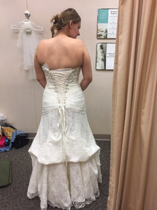David's Bridal 'VP3344' wedding dress size-12 NEW