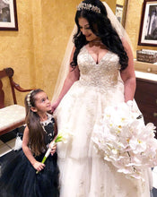 Load image into Gallery viewer, Justin Alexander &#39;The Glamour&#39; size 12 used wedding dress front view on bride
