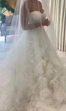 Load image into Gallery viewer, Marchesa &#39;Everlee&#39; wedding dress size-04 PREOWNED
