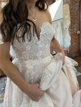 Load image into Gallery viewer, Essense of Australia &#39;D3414&#39; wedding dress size-08 NEW
