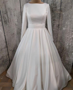 Customed made  'Long train bridal gown ' wedding dress size-14 NEW