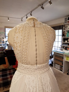 Chic Nostalgia 'Echo' size 4 new wedding dress back view close up