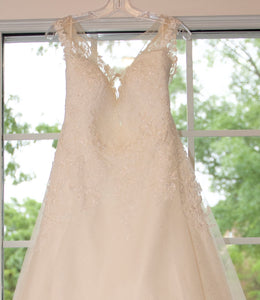 Sweetheart '6166' wedding dress size-10 PREOWNED