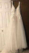 Load image into Gallery viewer, Wilderly Bride &#39;Hope - F238&#39; wedding dress size-06 NEW
