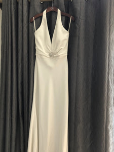 Paloma Blanca 'Blue Bird Toronto' size 12 new wedding dress front view on hanger