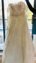 Load image into Gallery viewer, sareh nouri &#39;Lily of the Valley &#39; wedding dress size-08 PREOWNED

