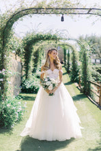 Load image into Gallery viewer, Galia lahav &#39;Alexa (Customized)&#39; wedding dress size-04 PREOWNED
