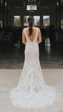 Load image into Gallery viewer, Calla Blanche &#39;LP2020 FALLON&#39; wedding dress size-12 PREOWNED
