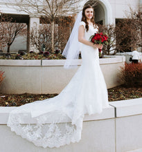 Load image into Gallery viewer, Allure Bridals &#39;M556&#39; wedding dress size-04 PREOWNED
