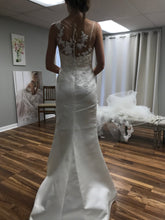 Load image into Gallery viewer, Pronovias &#39;Dranoe&#39; wedding dress size-04 NEW
