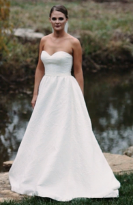 Oscar de la Renta 'Unknown' wedding dress size-04 PREOWNED