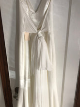 Load image into Gallery viewer, Jenny Yoo &#39;Marley &#39; wedding dress size-04 NEW
