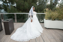 Load image into Gallery viewer, unknown &#39;na&#39; wedding dress size-26W PREOWNED
