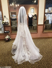 Load image into Gallery viewer, Watters &#39;50704&#39; wedding dress size-06 PREOWNED
