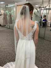 Load image into Gallery viewer, Galina Signature &#39;SWG842&#39; wedding dress size-04 PREOWNED
