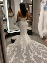 Load image into Gallery viewer, Pronovias &#39;ERMIN&#39; wedding dress size-04 PREOWNED
