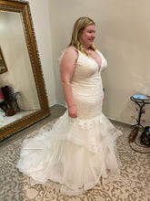 Load image into Gallery viewer,  &#39;Duncan &#39; wedding dress size-18 NEW
