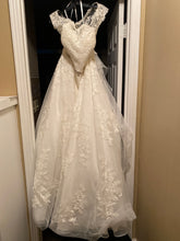 Load image into Gallery viewer, Stella york &#39;N/A&#39; wedding dress size-22 NEW
