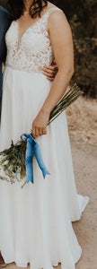 David's Bridal 'Lace Sheer Bod VNeck Aline' wedding dress size-06 PREOWNED
