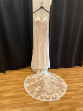 Load image into Gallery viewer, Stella York &#39;6584&#39; wedding dress size-08 SAMPLE
