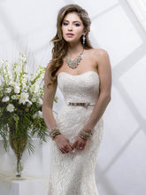 Load image into Gallery viewer, Maggie Sottero &#39;McCanna/Trinity&#39; size 2 used wedding dress front view close up

