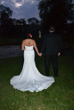 Load image into Gallery viewer, Essense of Australia &#39;EDD225601&#39; wedding dress size-12 PREOWNED
