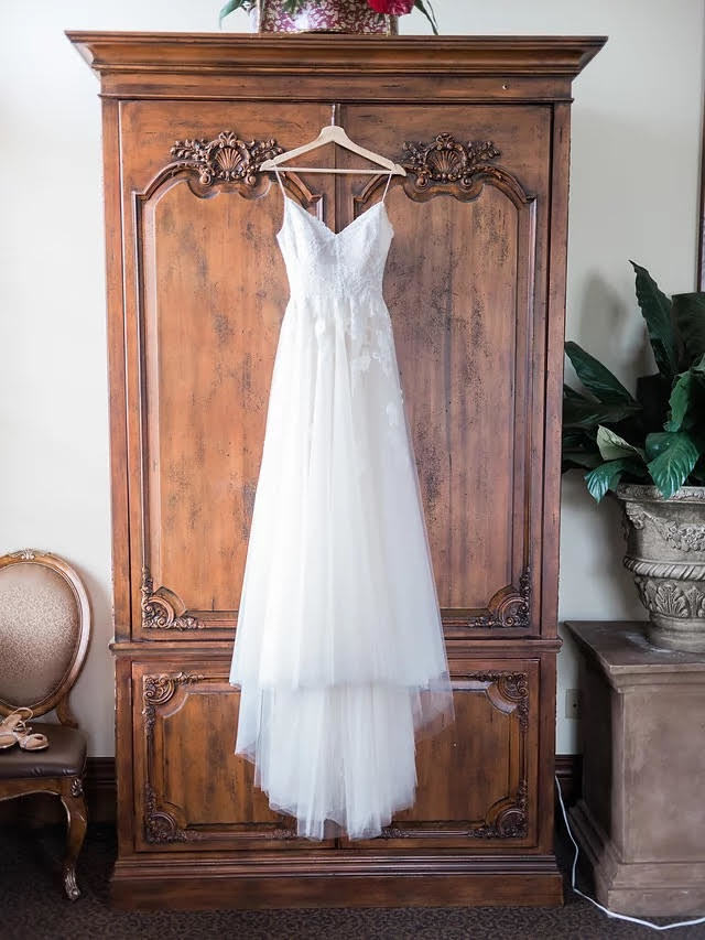 Monique Lhuillier 'Severine ' wedding dress size-04 PREOWNED