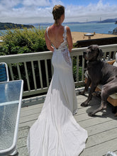 Load image into Gallery viewer, Watters &#39;Willowby Lief 59420&#39; size 6 used wedding dress back view on bride
