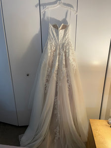 David's Bridal 'tulle and sheer lace ball gown wedding dress' wedding dress size-02 PREOWNED