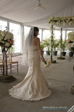 Load image into Gallery viewer, Victoria nicole &#39;^6APA&#39; wedding dress size-02 PREOWNED
