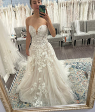 Load image into Gallery viewer, Essense of Australia &#39;D2848&#39; wedding dress size-02 NEW
