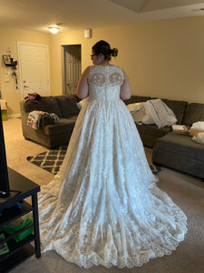Oleg Cassini 'CWG780' wedding dress size-18 PREOWNED